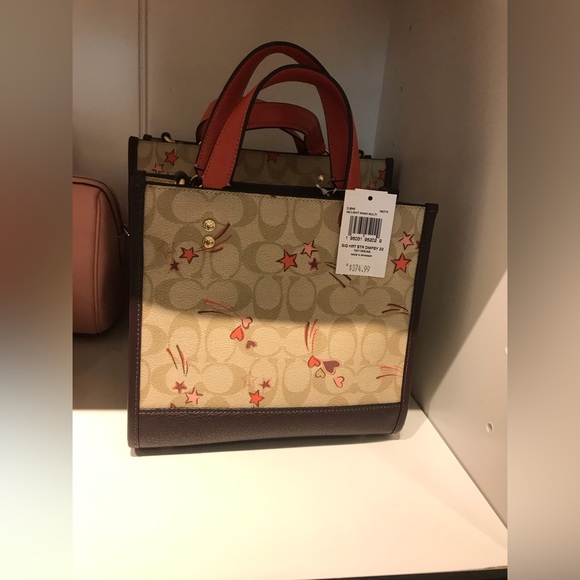 NWT COACH Dempsey Tote 22 In Signature Canvas With Heart And Star Print CJ646 - Picture 6 of 7